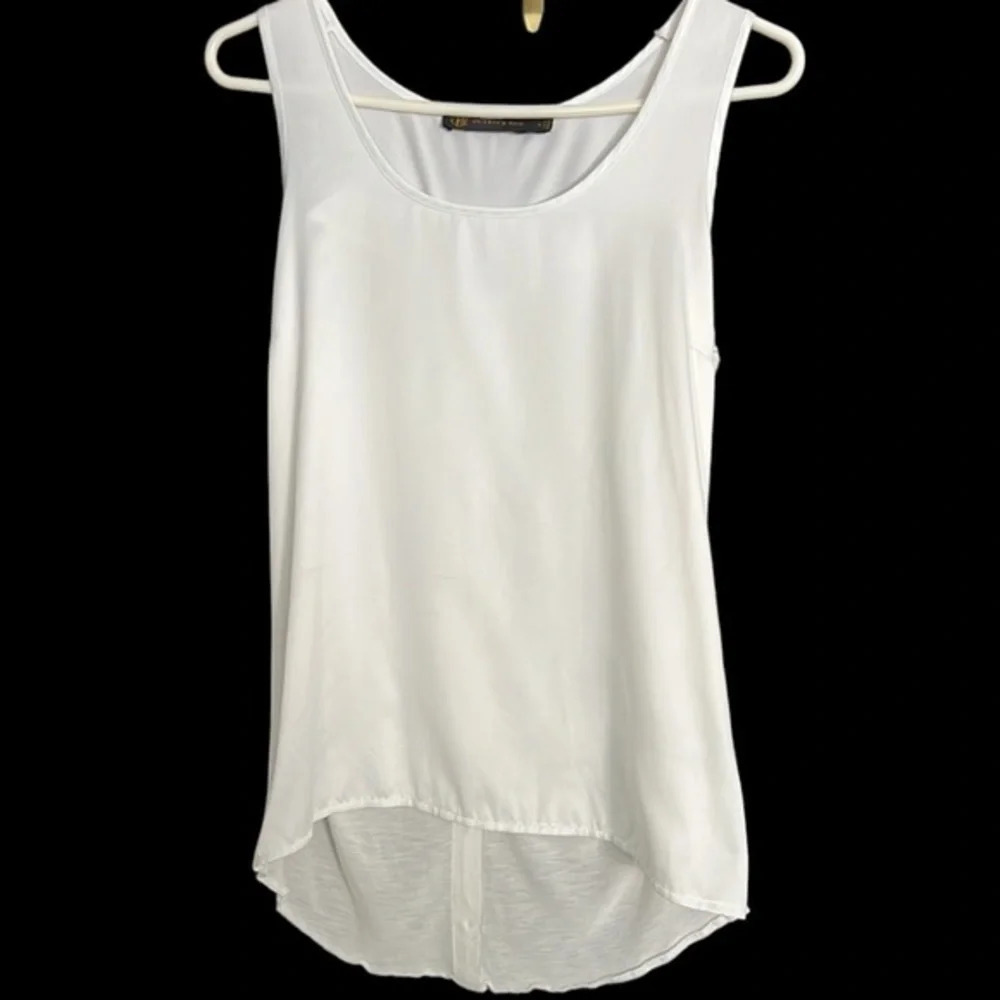 Outback Red sleeveless shirt